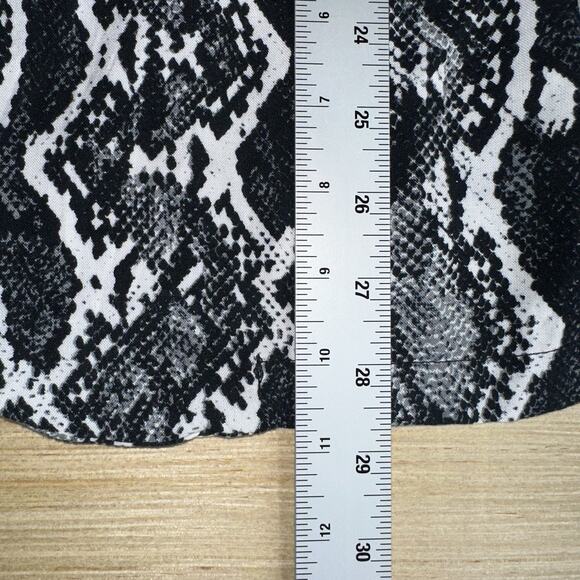 Miss Selfie Black & White Snakeskin Print Open Blazer – Size XL - Picture 9 of 9